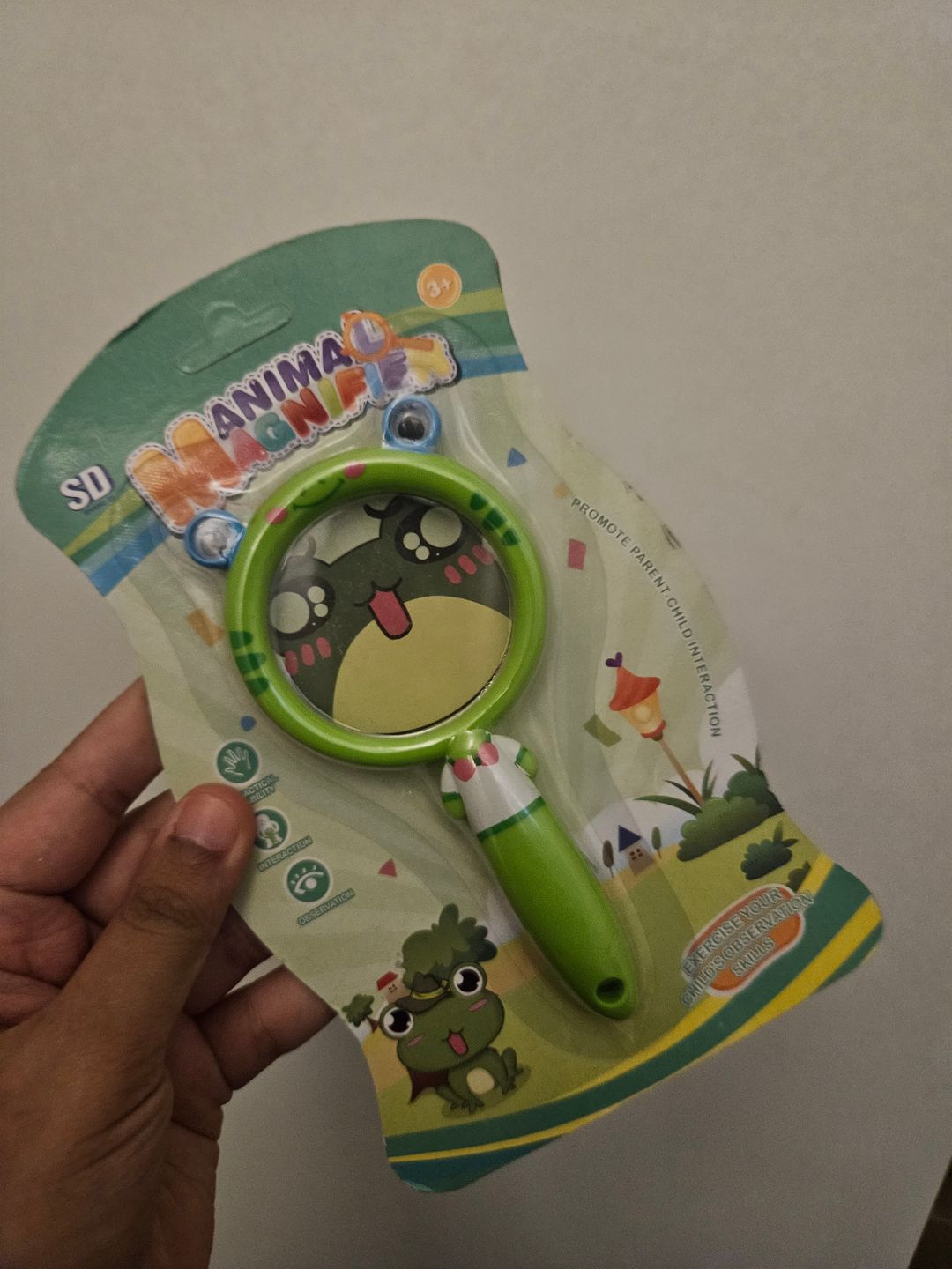 Cute magnifying glass - green