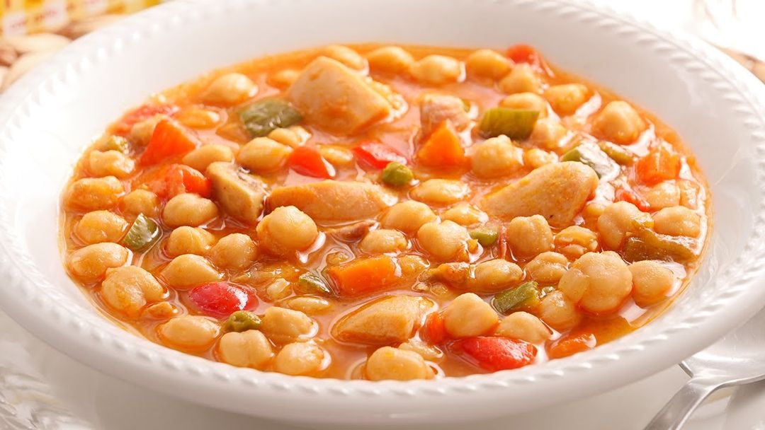 garbanzos con pollo y vegetales