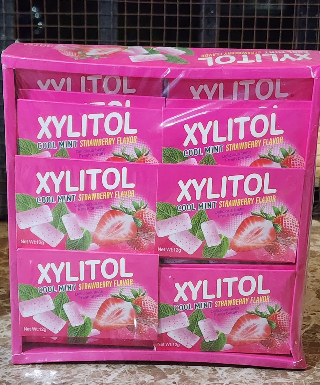 Xylitol cool mint strawberry flavor gum 