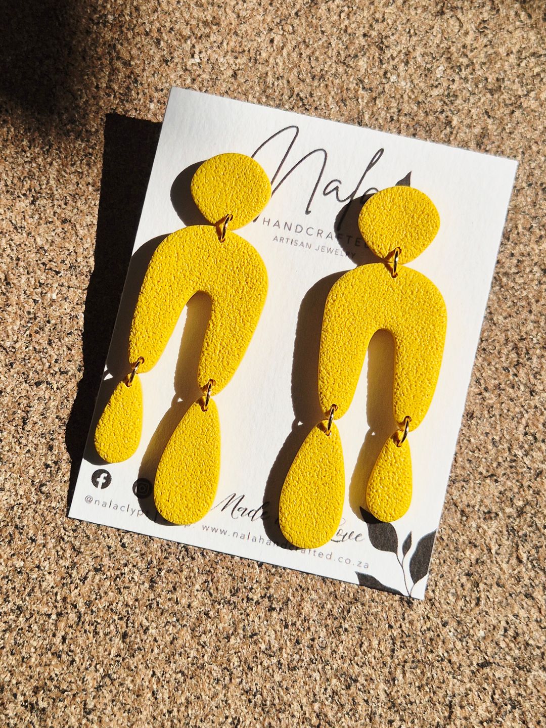 Mustard droplet arch