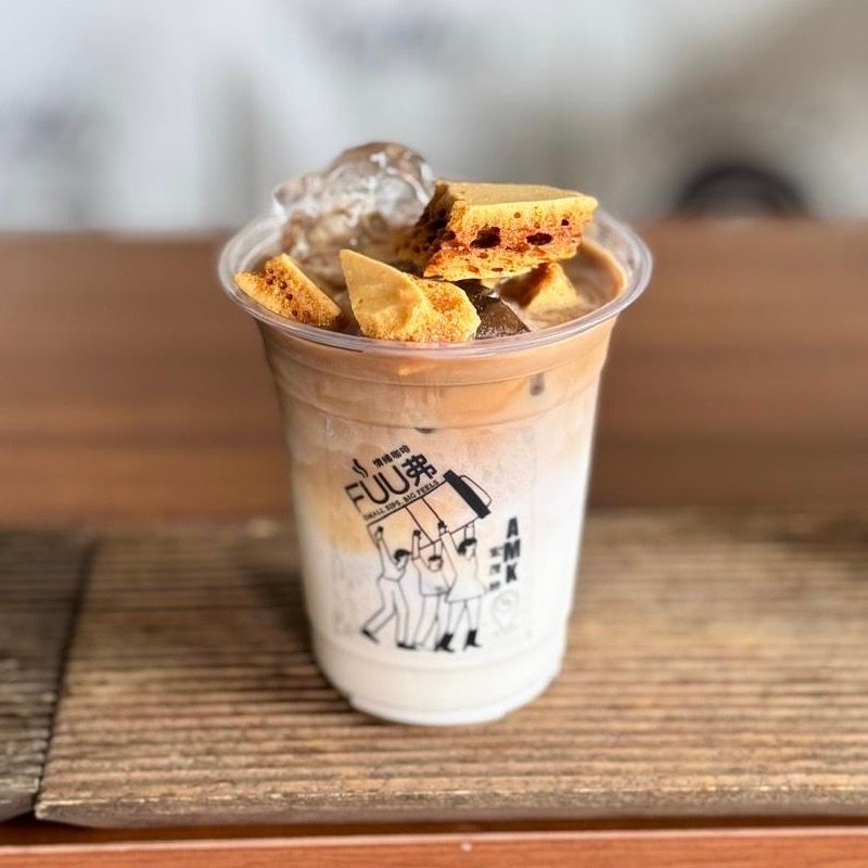  Iced Caramel Crunch Latte  * Signature 