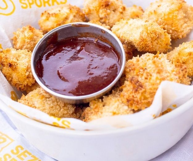 CHICKEN POPS AND DIP