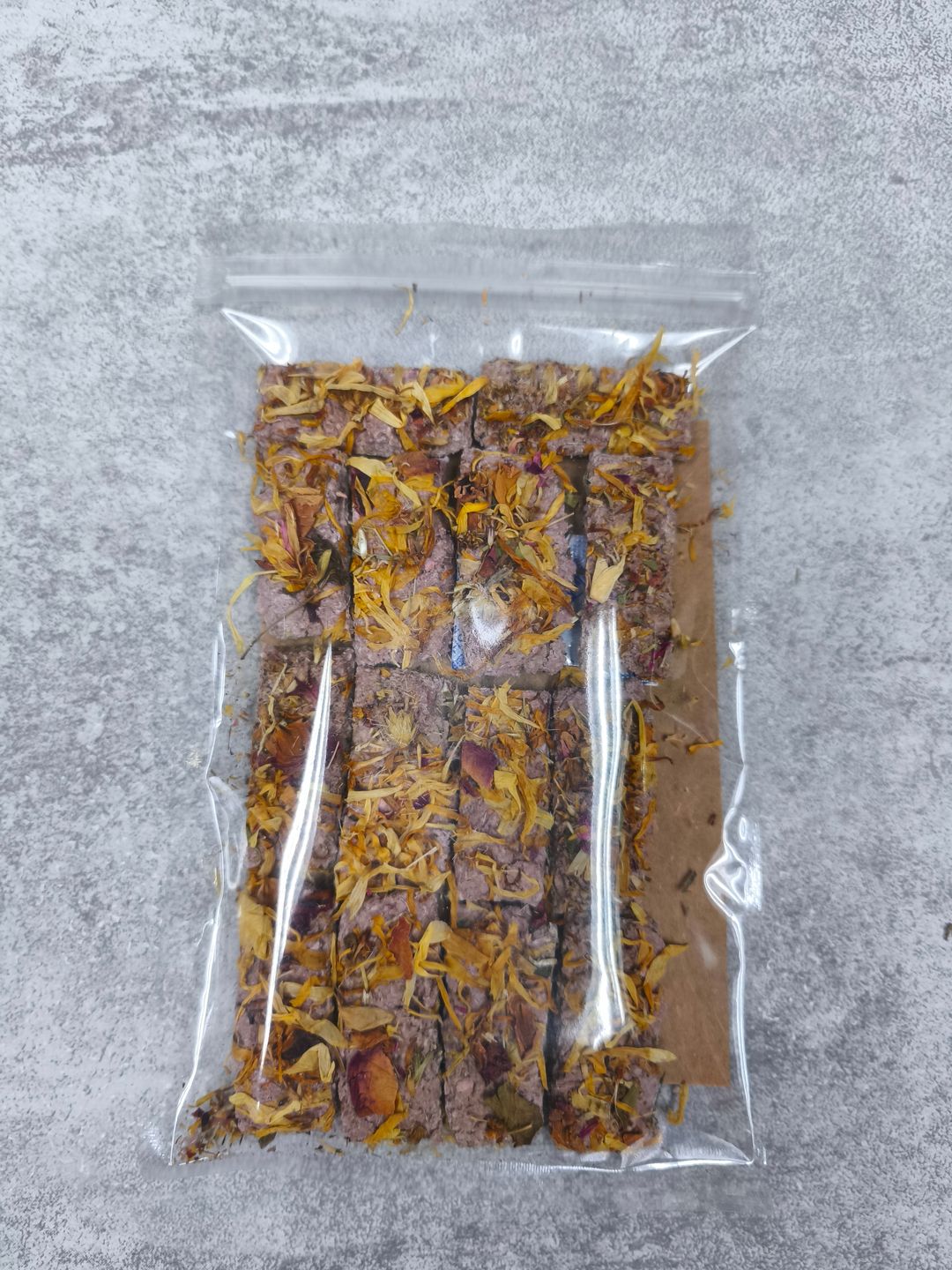 Herbi-Bars: Blackberry, Timothy Hay, Daisies & Red Clover Flowers