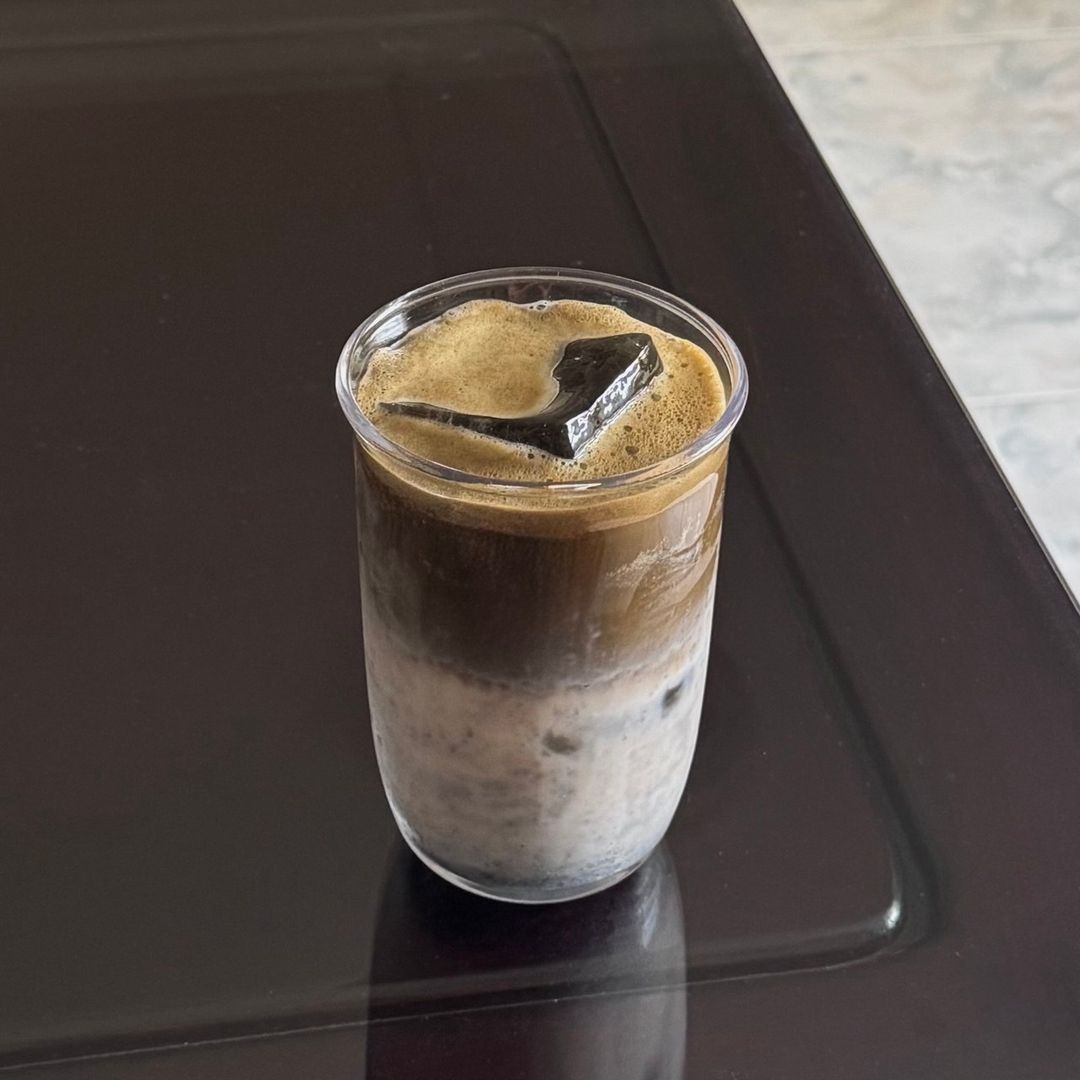 Black sesame hojicha latte