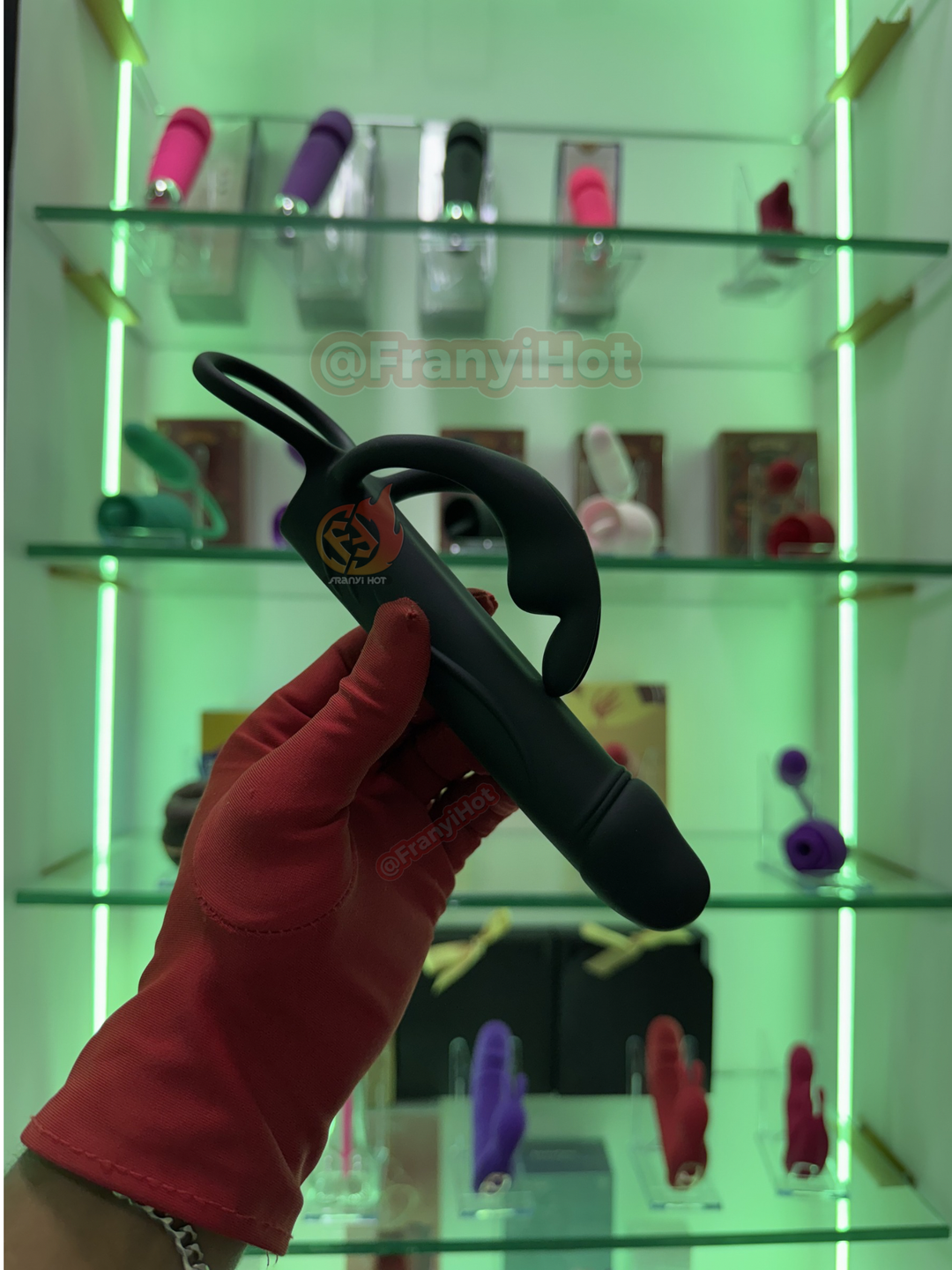 Anillo vibratorio de doble penetración con orejas para estimular el clitoris 