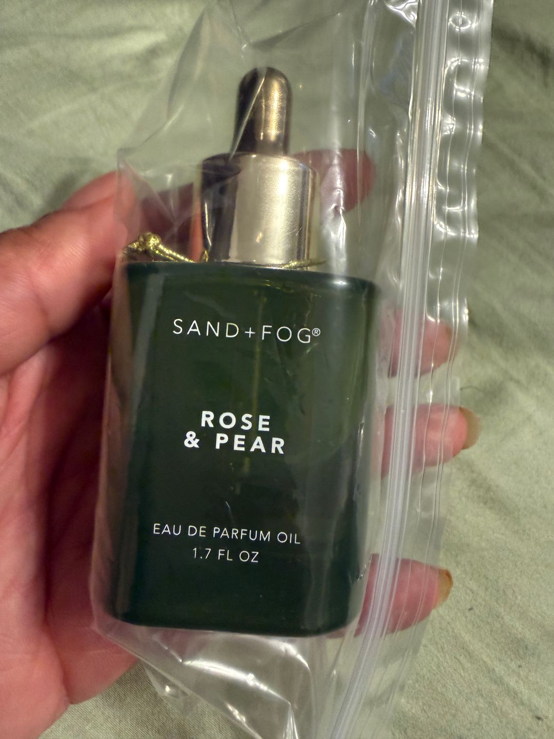 Sand and fog Rose and pear