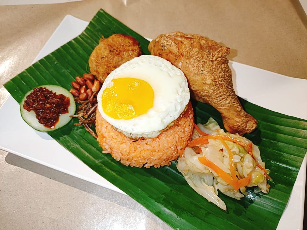 Deluxe Nasi Lemak w Chicken Drumstick