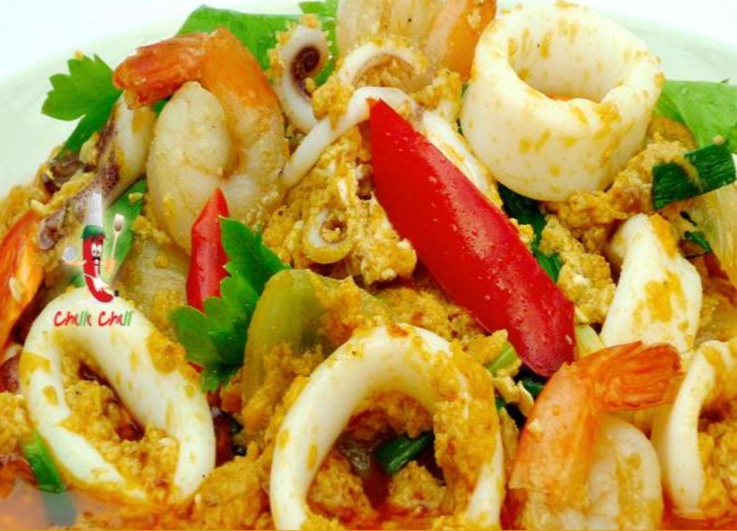 Thai yellow curry with seafood