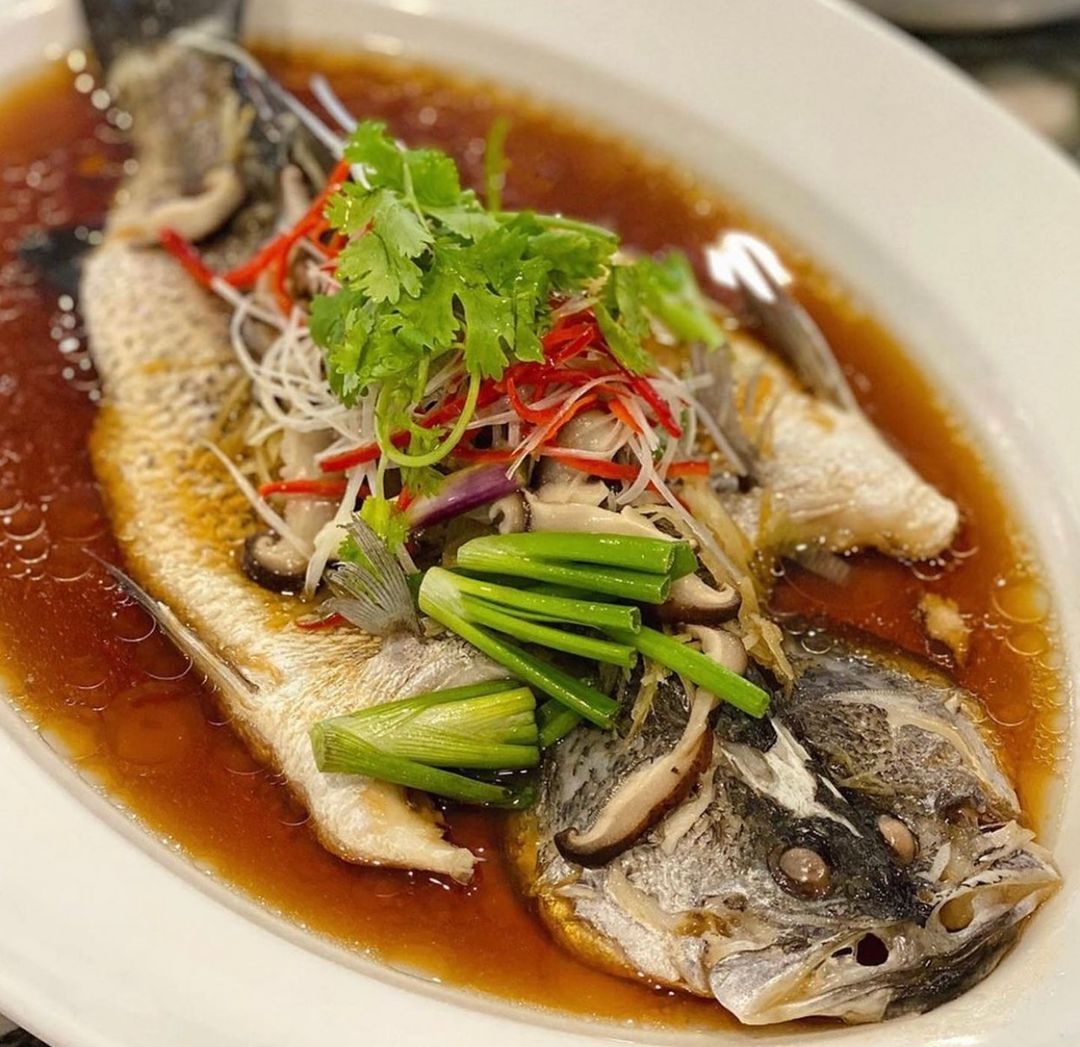 Steamed Seabass in Light Sauce 清蒸金目鱸