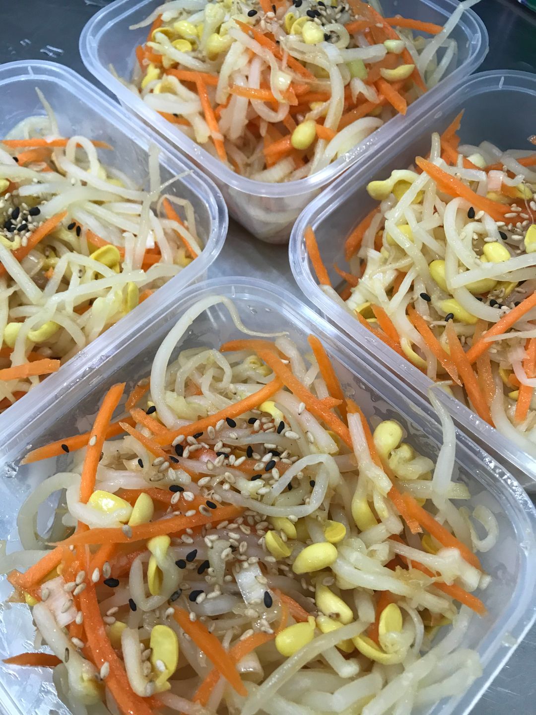 콩나물무침 (yellow bean sprouts)