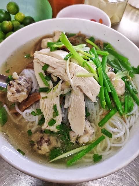 A1 Bún Gà 鸡肉丸子粉 - Chicken & Meatballs Vermicelli