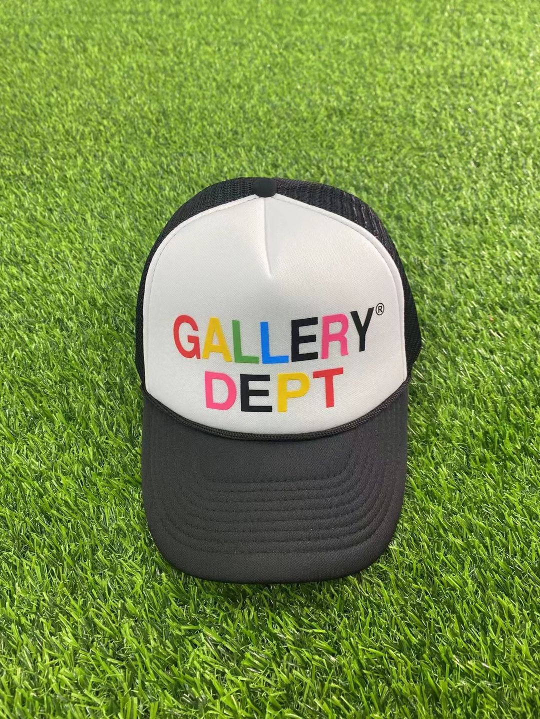 GD CURVE PEAK RAINBOW BLACK & WHITE