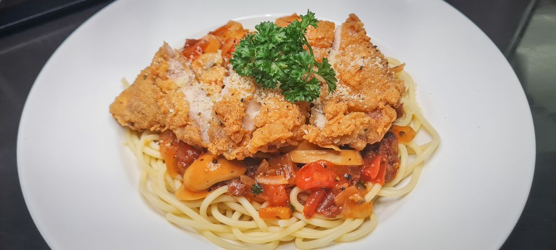 BOLOGNESE CRISPY CHICKEN 