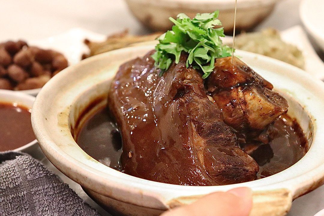 Claypot Pig Trotters 砂锅猪脚