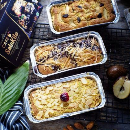 Cake Salak Almond