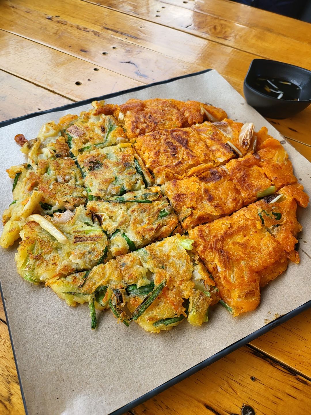 김치전+해물파전 반반 Mixed Pancake (Kimchi Pancake+Seafood Pancake)