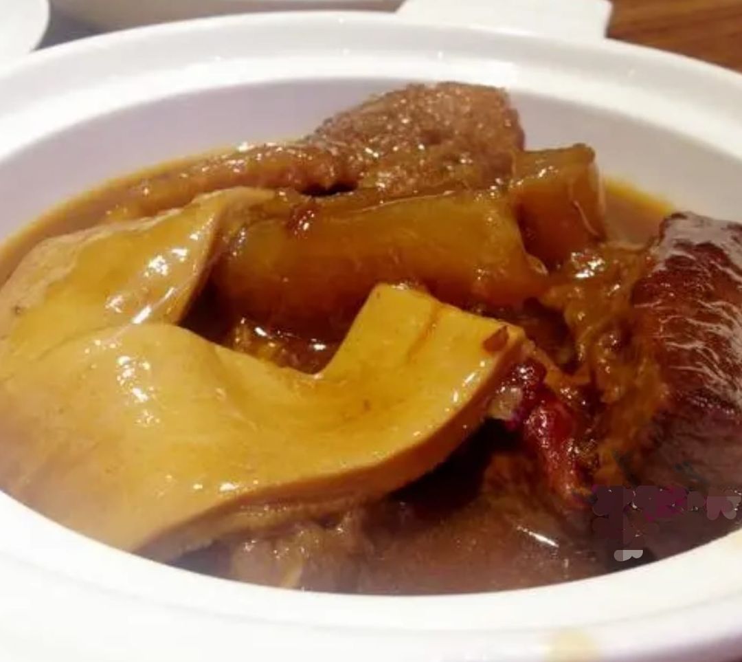 Braised Fish Maw Soup with Sea Cucumber (红烧海参鱼鳔羹）
