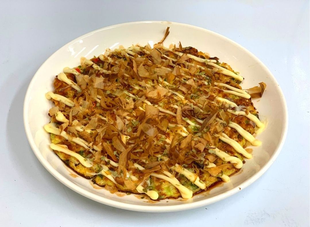 E016 Okonomiyaki (6 inch) 豚お好み焼き（15cm）