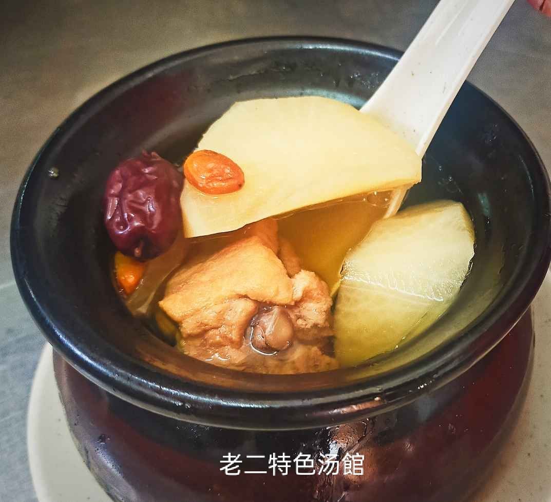 S 8 - 白萝卜排骨汤 (White Radish Pork Ribs Soup)