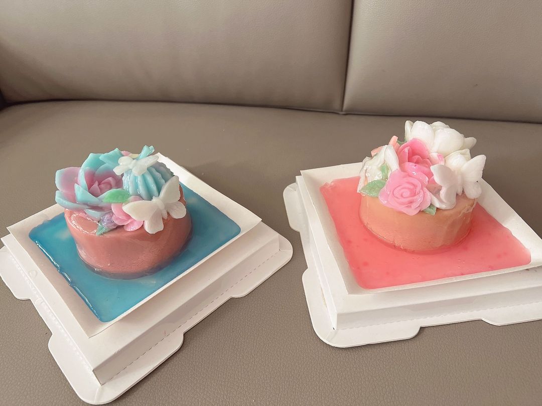 Mini 3 inch (coconut water with fruit in the heart of the cake) - $15.80 NOW