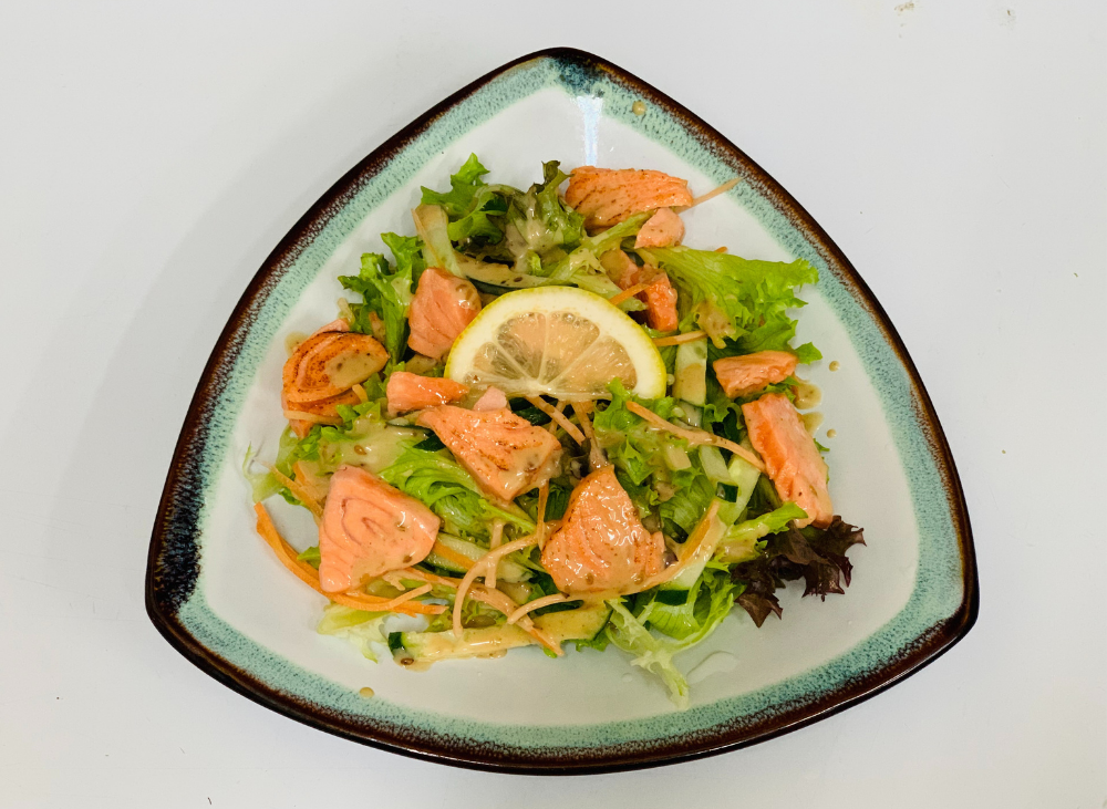 E019S Salmon Sashimi Salad　サーモン刺身サラダ （三文鱼刺身沙拉）