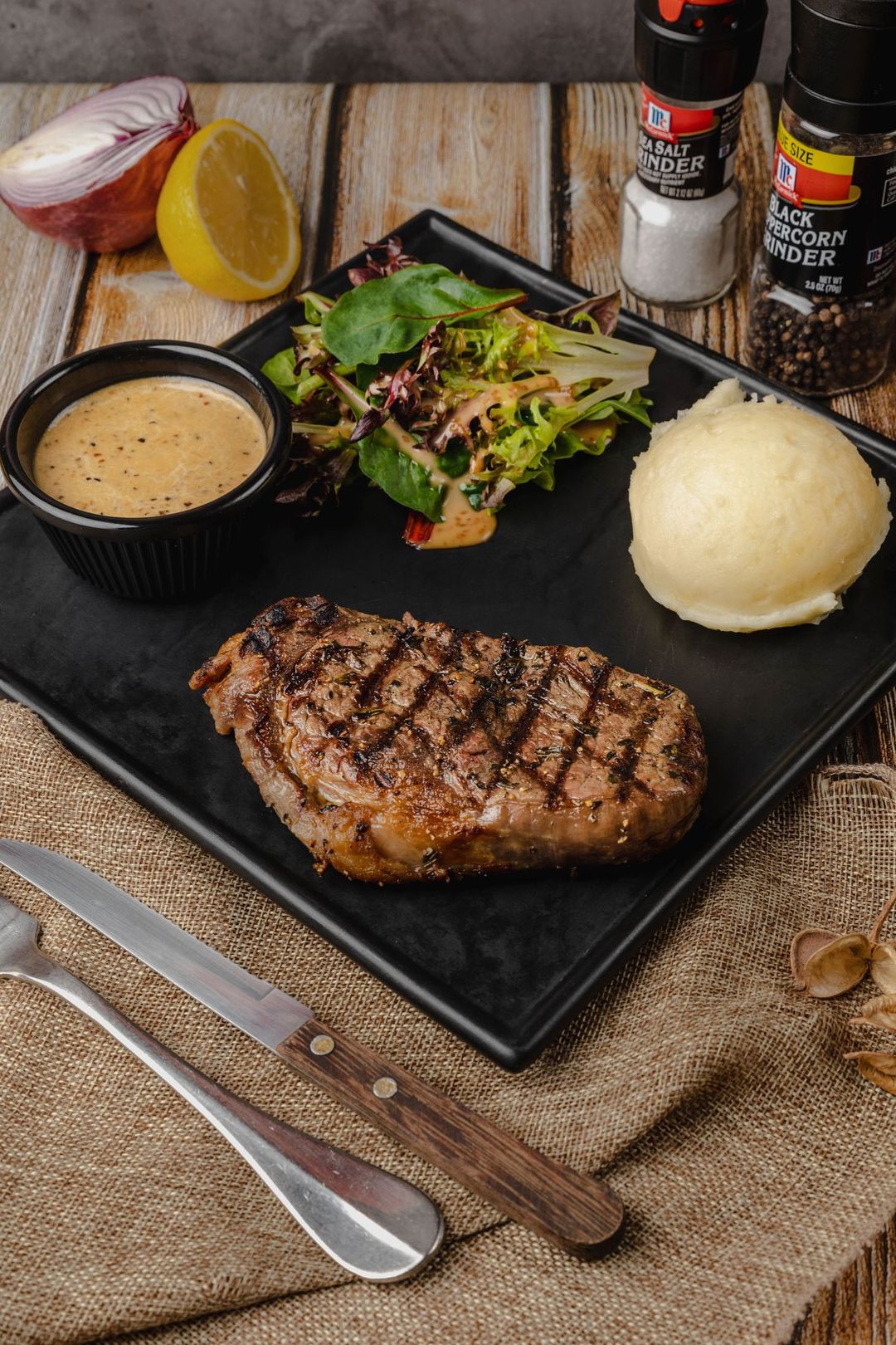 Ribeye steak 200g (medium, mash, black pepper sauce)