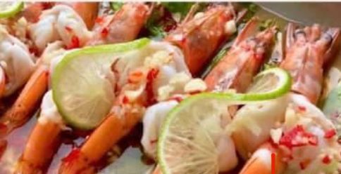 Spicy steamed prawns (deshell)