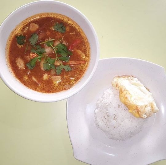 Creamy Chicken Tom Yum with Rice & Egg