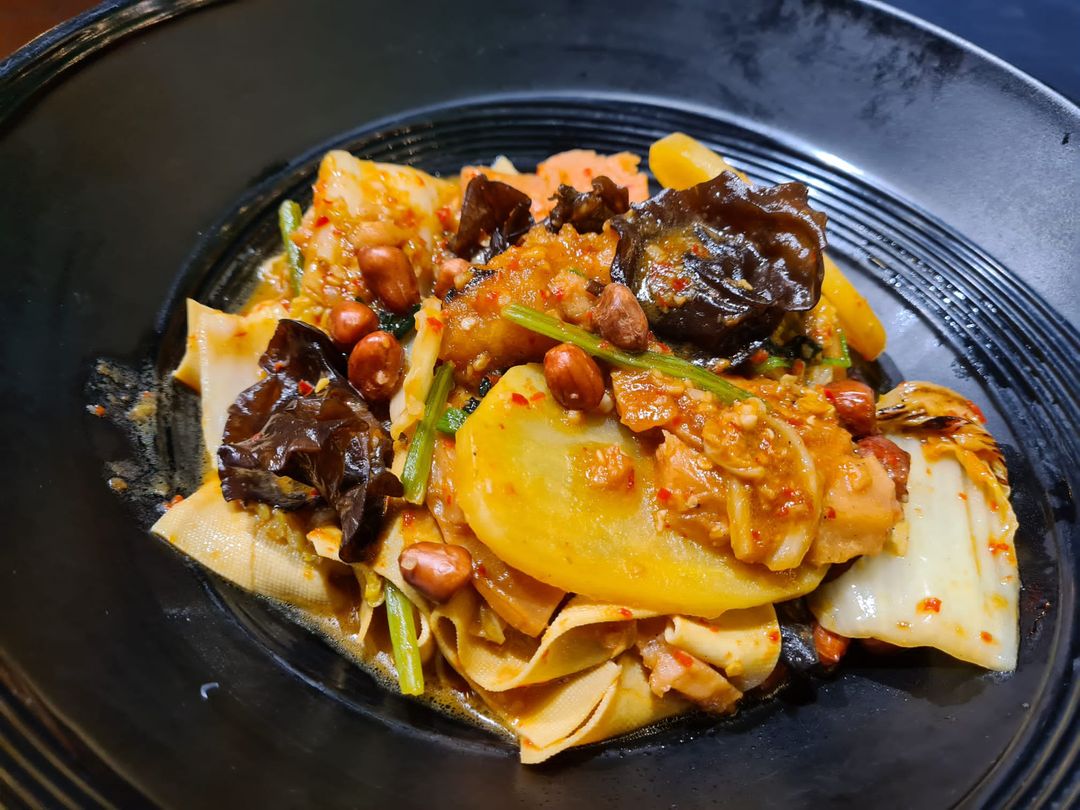 1. Shrimp Sambal Xiang Guo Base 虾叁巴香锅底