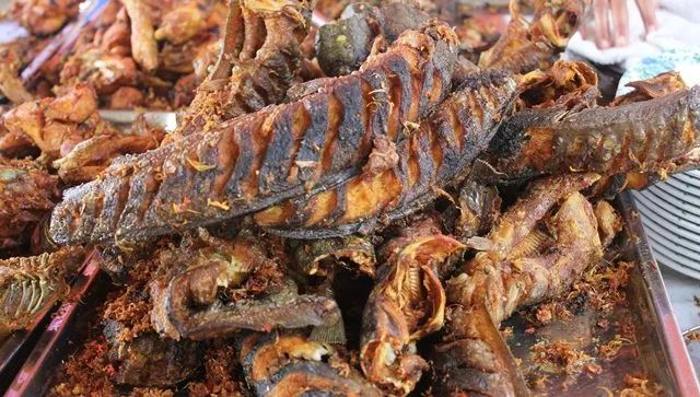 Nasi Ikan Keli Goreng