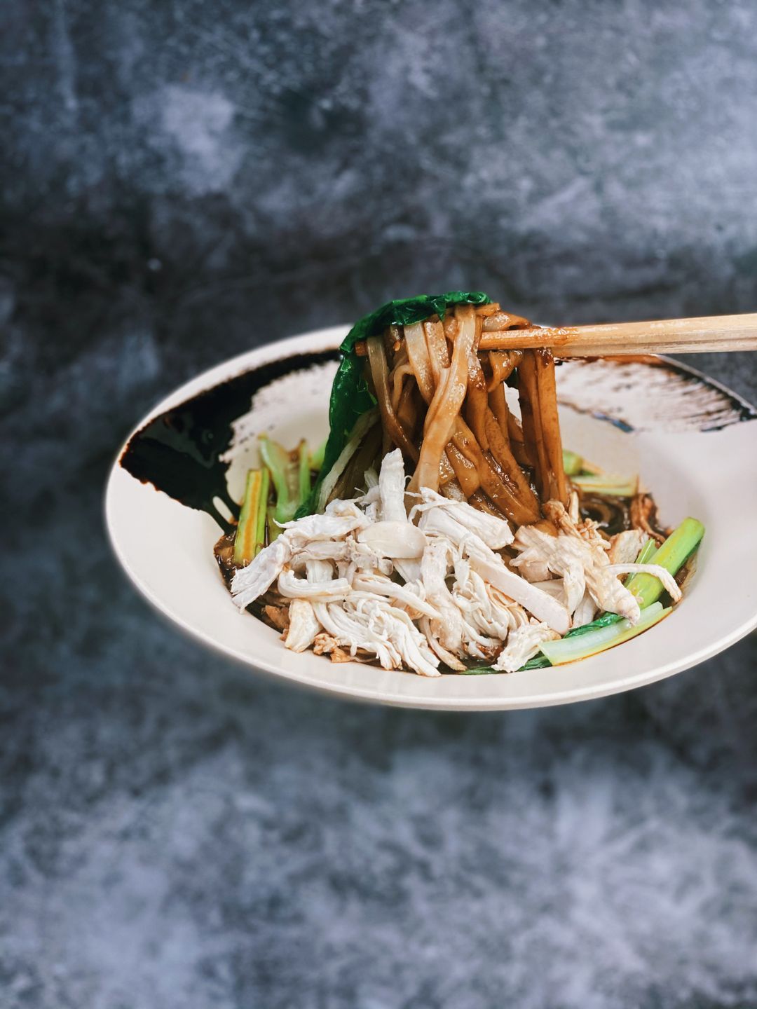 Shredded Chicken Horfun 鸡丝河粉