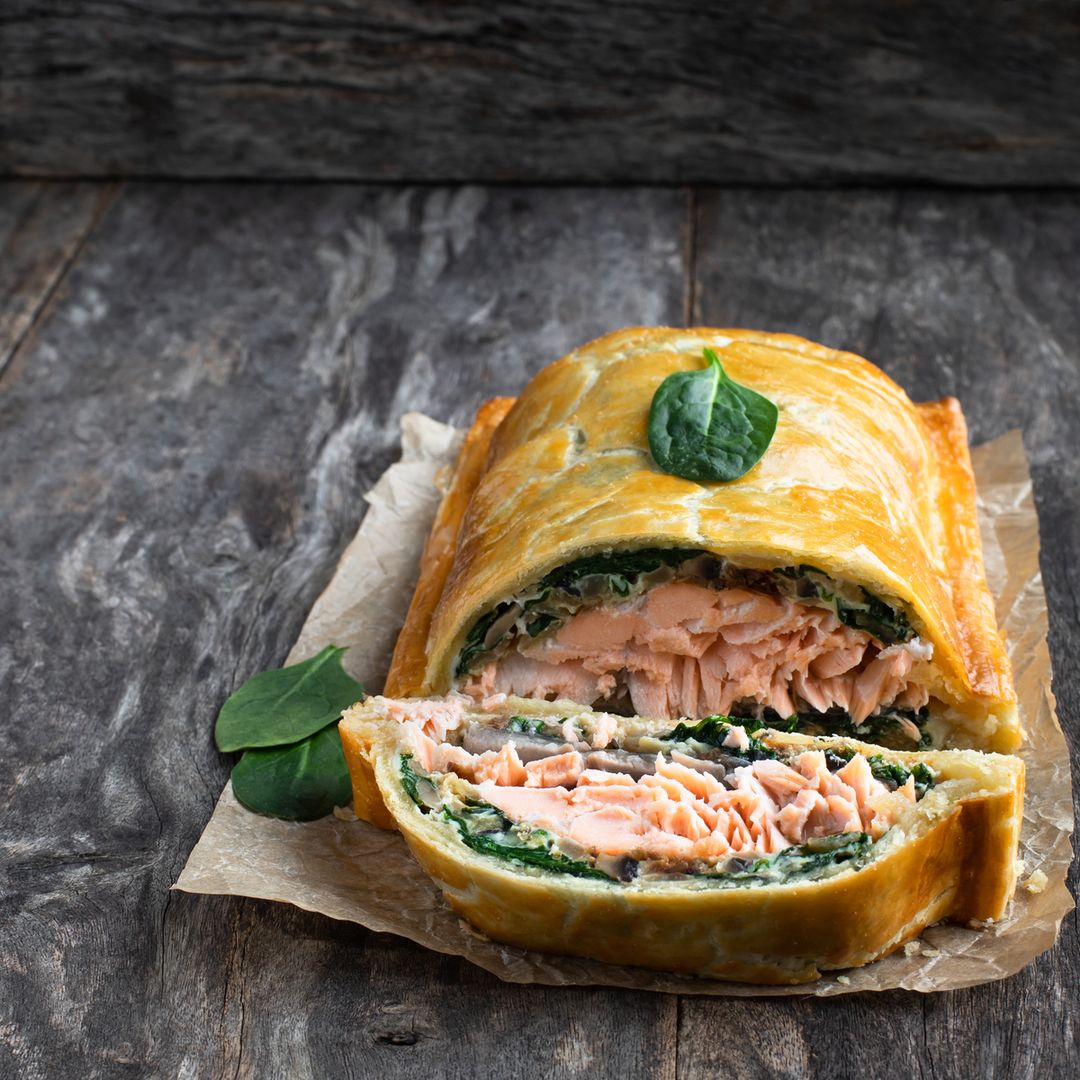 SIGNATURE!! - Salmon Coulibiac with White Wine Sauce, 1.4 Kg (Frozen) - Ideal for 5 to 6 persons