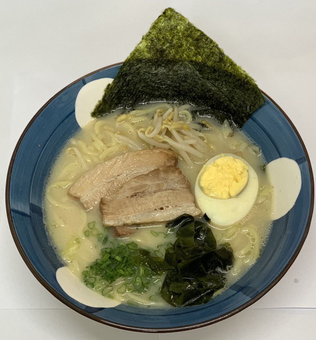 R002 Tonkotsu Ramen 豚骨ラーメン