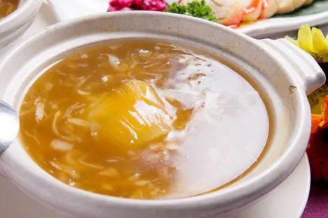 Braised Shark's Fin Soup with Crab Meat & King Seafood (海皇蟹肉烩勾翅)