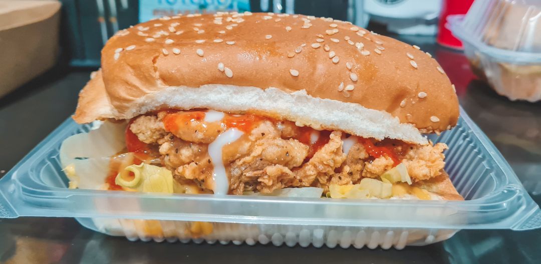 CRISPY CHICKEN BURGER