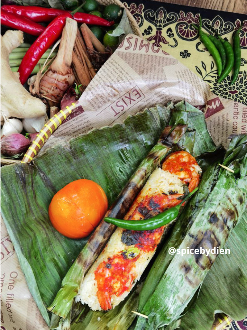 Nasi Lemak Bakar OG Ayam Suwir Pedas