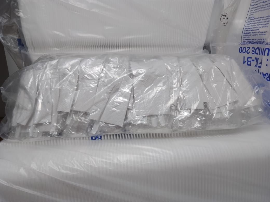 Paca de cucharas con servilletas