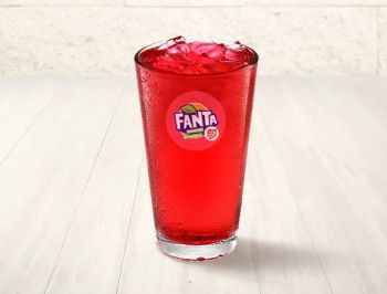 Fanta Strawberry (M)