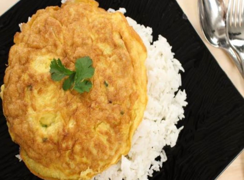 Thai pork omelette with rice 