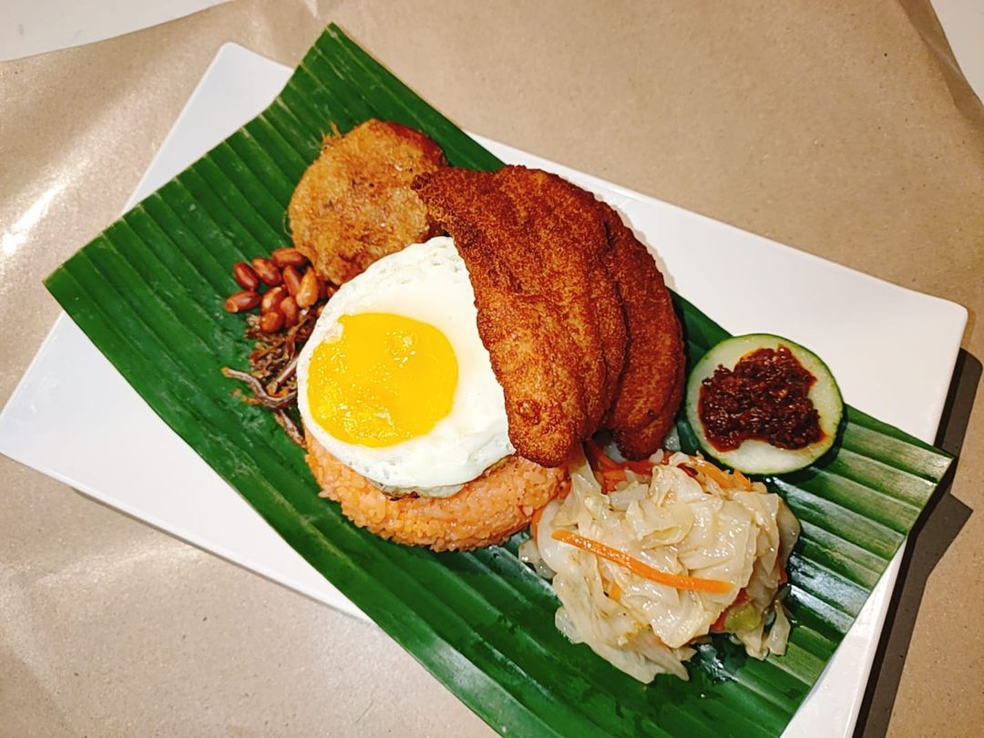 Deluxe Nasi Lemak w Fish Cutlet