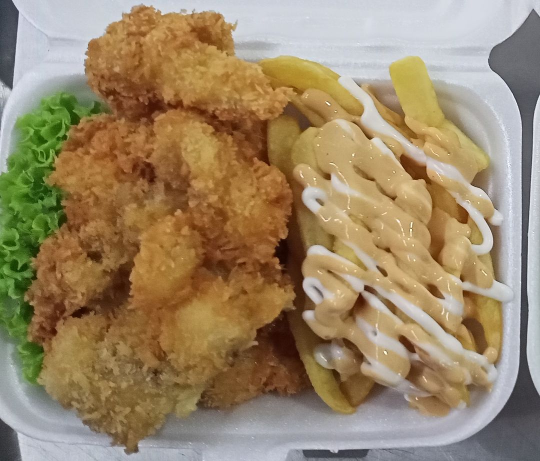 Fried Chicken with fries 
