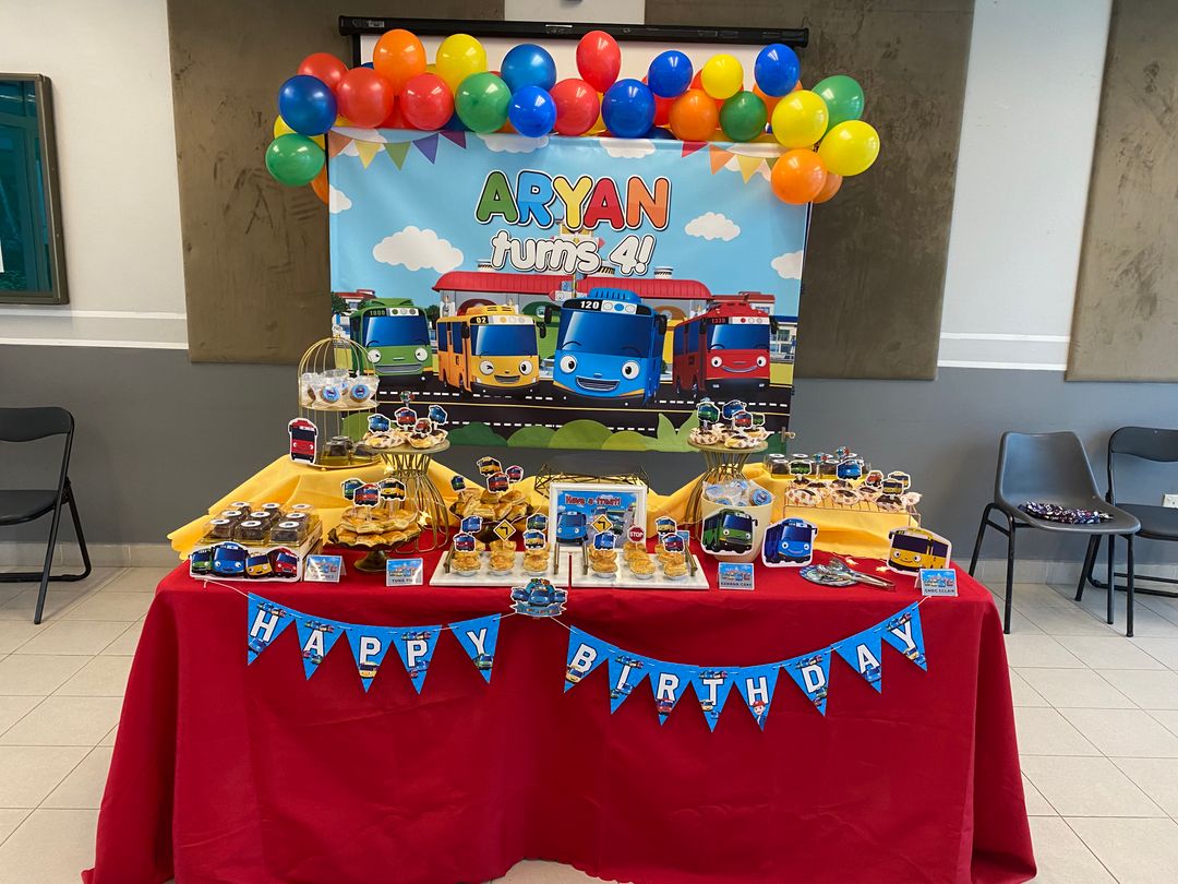 Tayo Bus Dessert Table