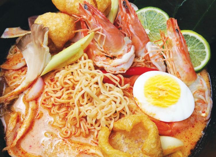 Tomyum mama noodles soup