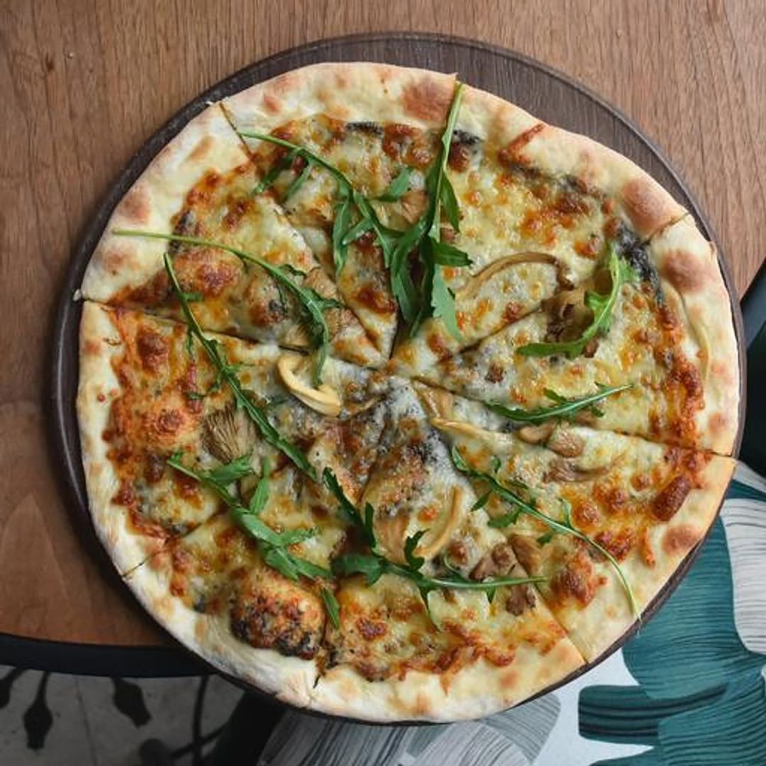 Truffle Brie Pizza (Vegetarian)