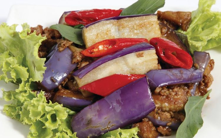 Basil eggplant with minced pork 