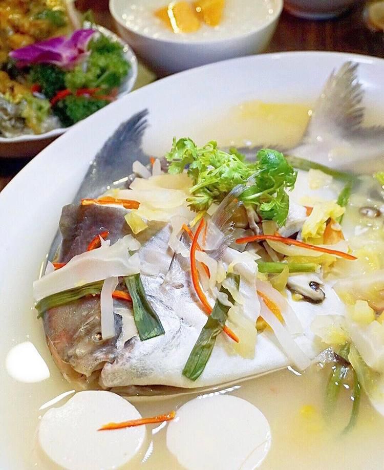 Teochew-Style Steamed White Pomfret 潮洲蒸