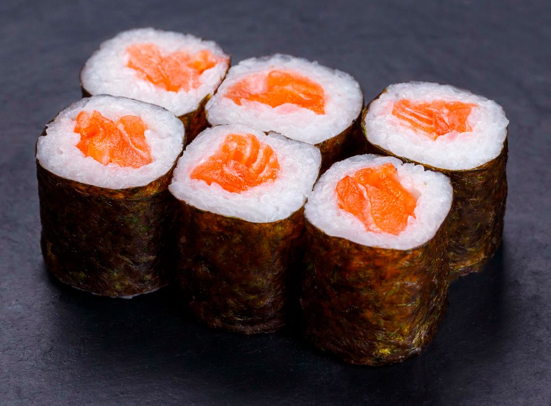 D017 Salmon Maki 鮭巻き