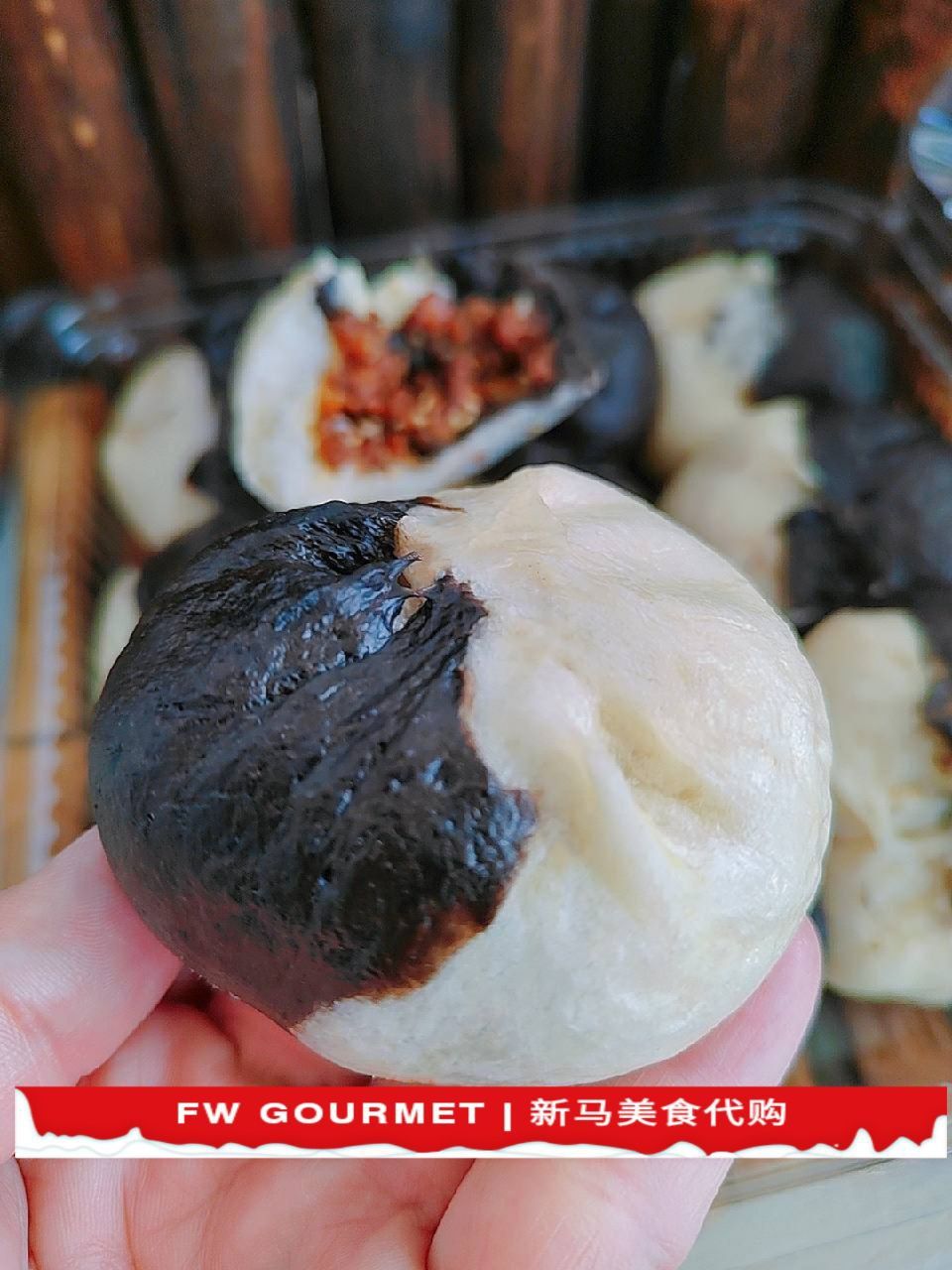 Black & White Bak Kut Teh Bun 黑白肉骨茶包_1
