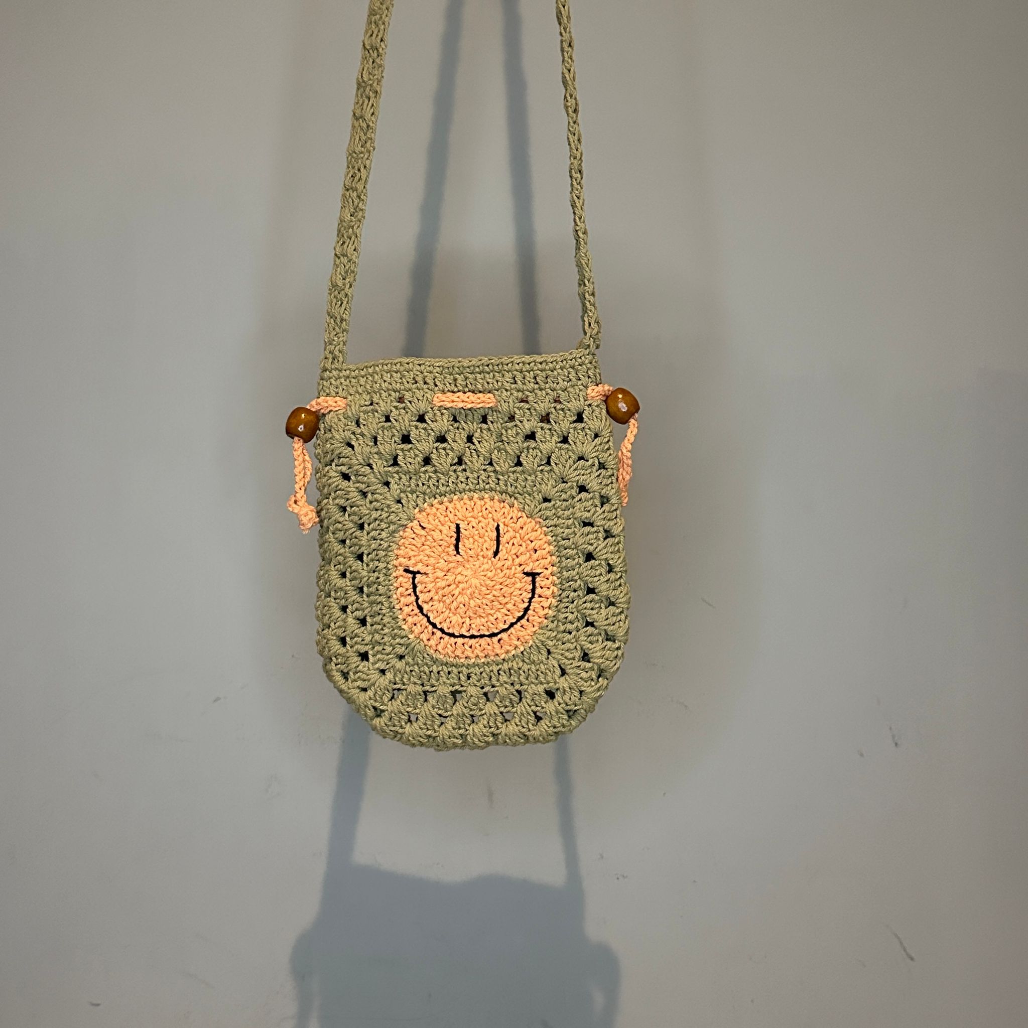 Smiley Drawstring Crossbody Bag_3