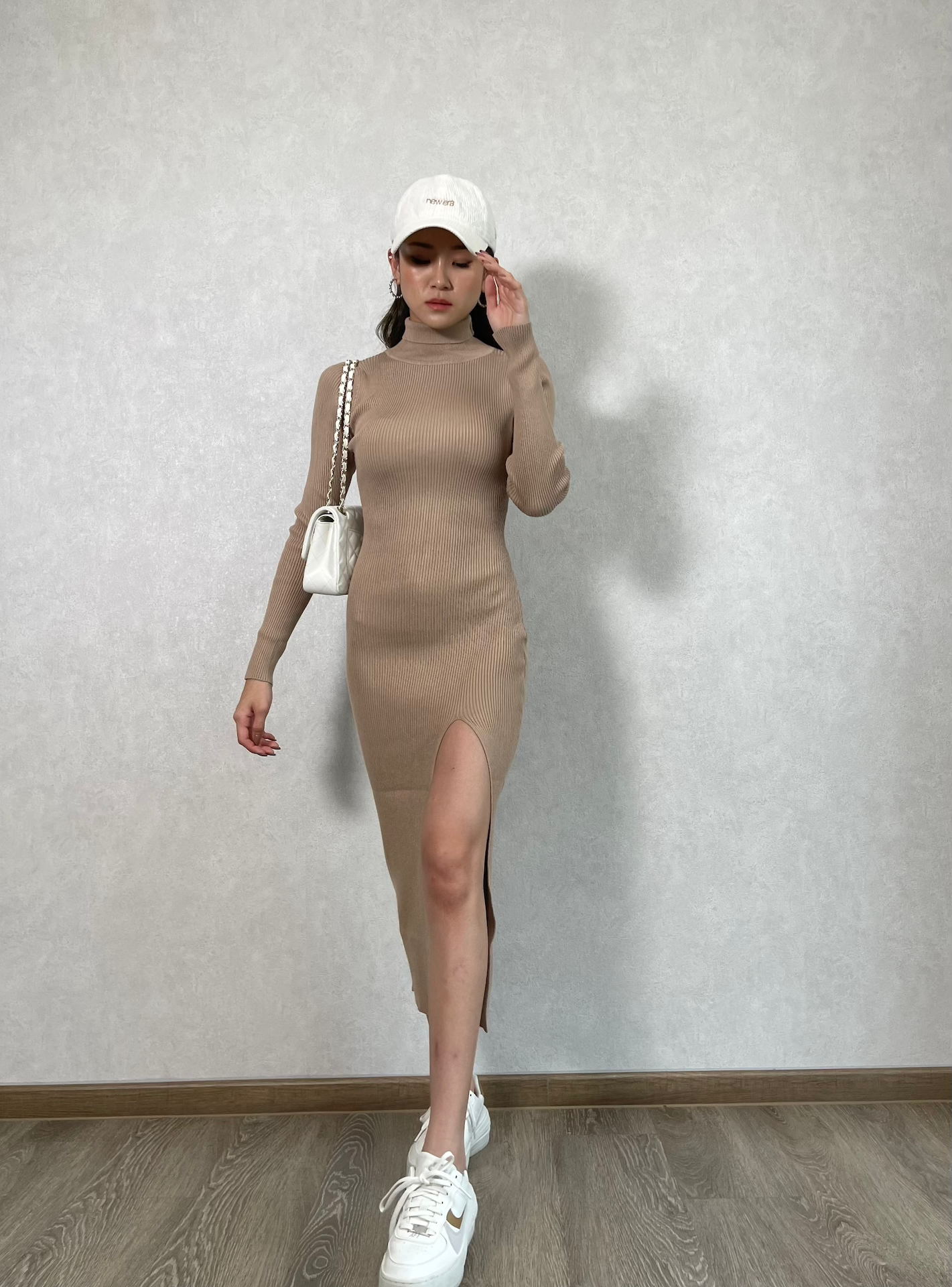 TURTLE NECK KNIT DRESS (Tan)_3